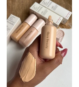 BASE LIQUIDA Rare Beauty